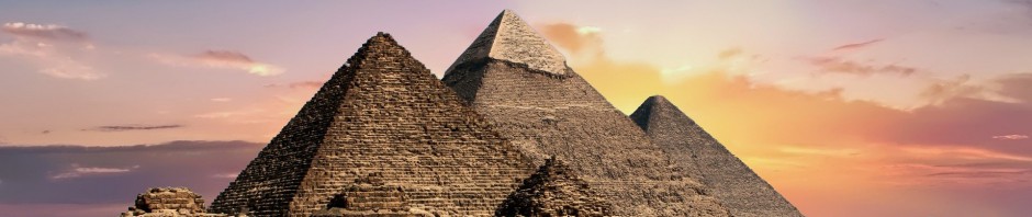 Egipt - piramidy w blasku słońca